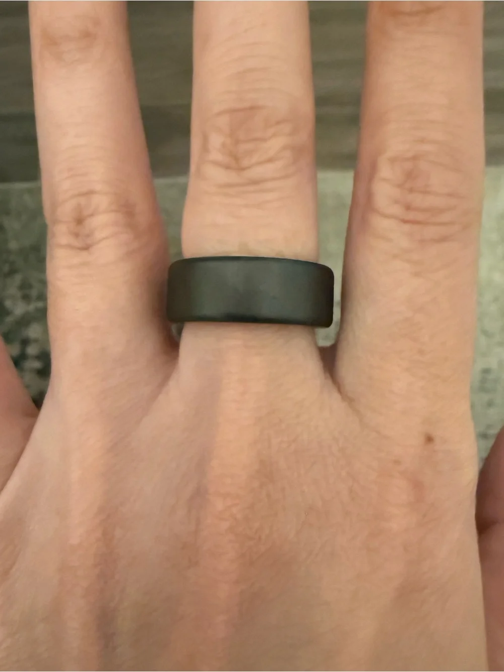 Oura Ring 4 Stealth Size 6 Includes Charger
